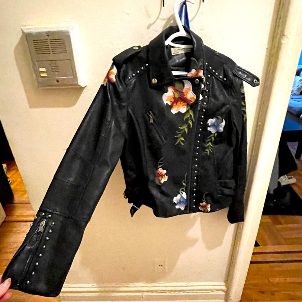 Women’s embroidered leather jacket. Size XL.